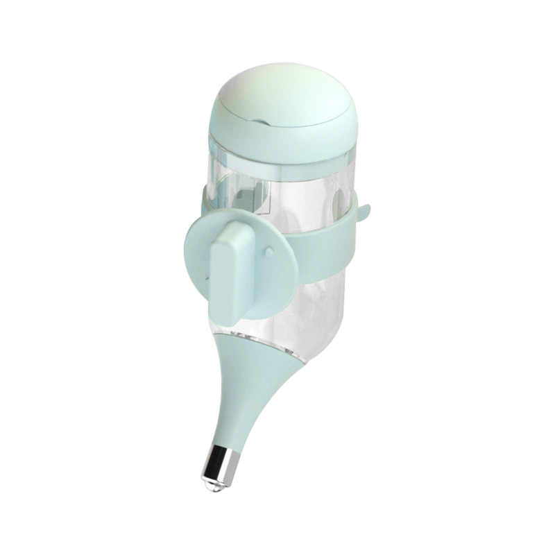 Cani et cattus pendens aqua potator