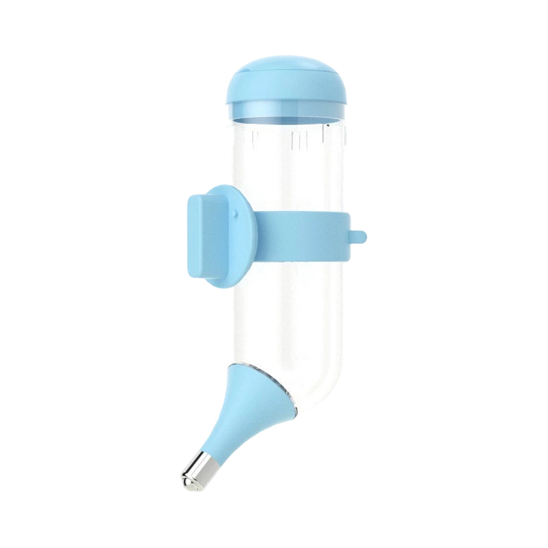 Cani et cattus pendens aqua potator